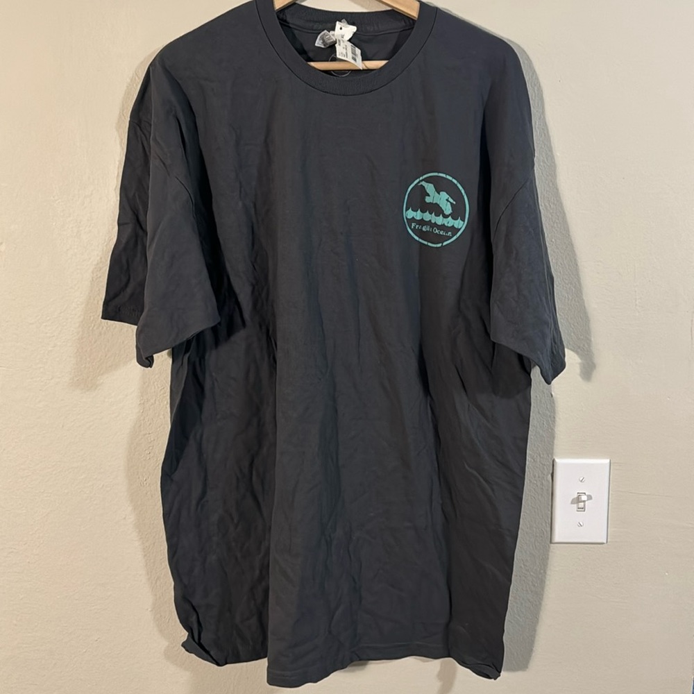 Fragile Ocean/Hobie men’s tshirt. Grey, XL